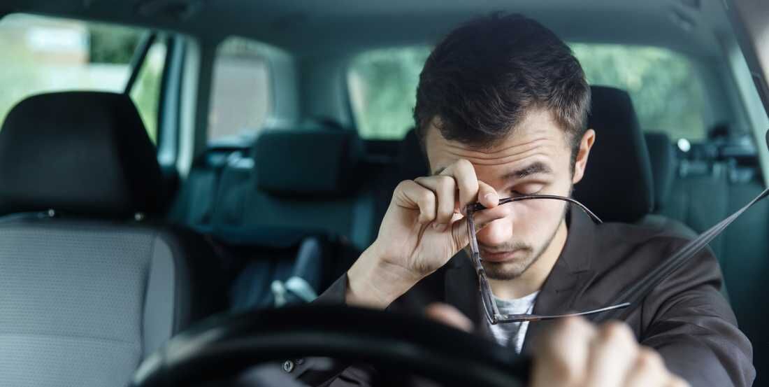 تصویر مربوط به خواب‌آلودگی هنگام رانندگی و خطرات آن